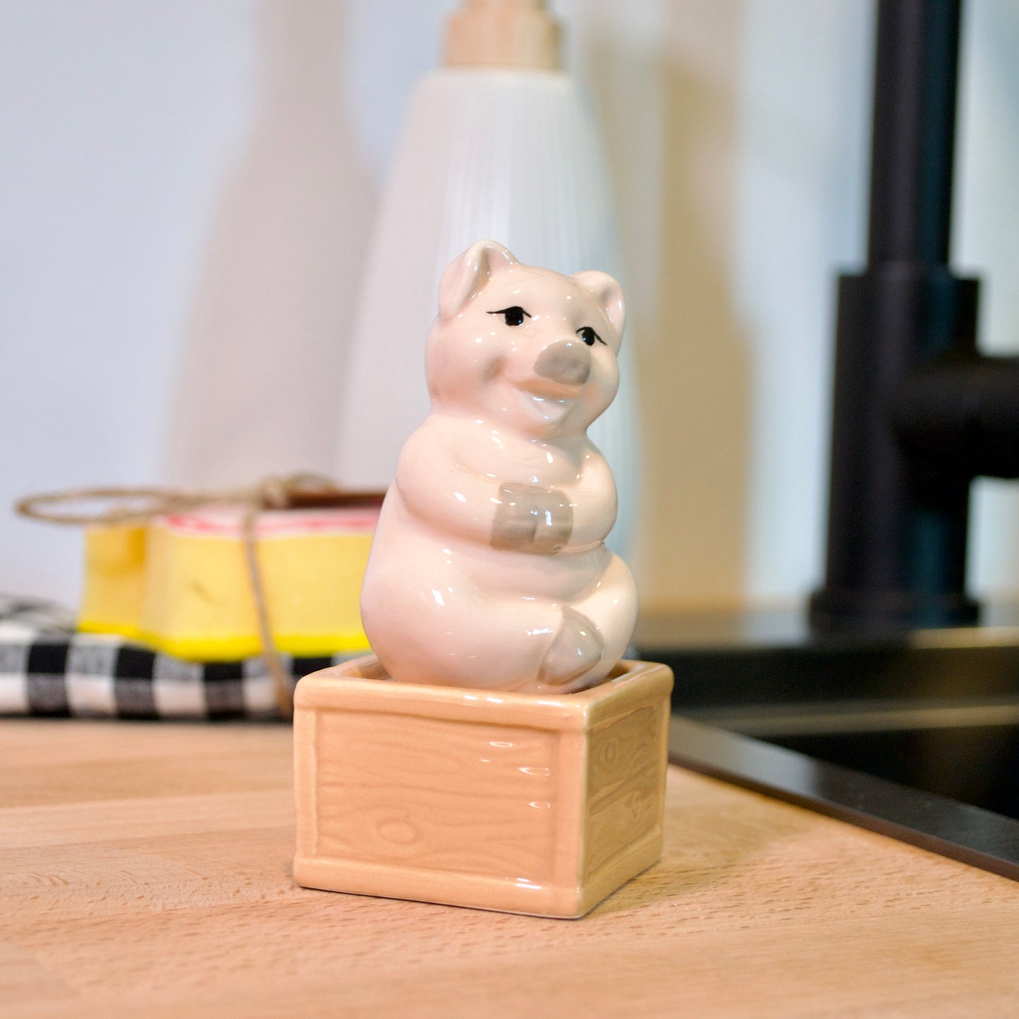 Pig Salt and Pepper Shakers